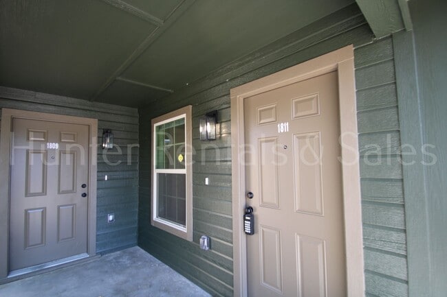 Photo - 1811 Elkins Ave