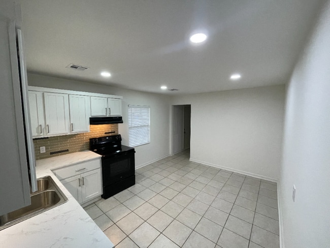 Photo - 1526 N Oswego Ave