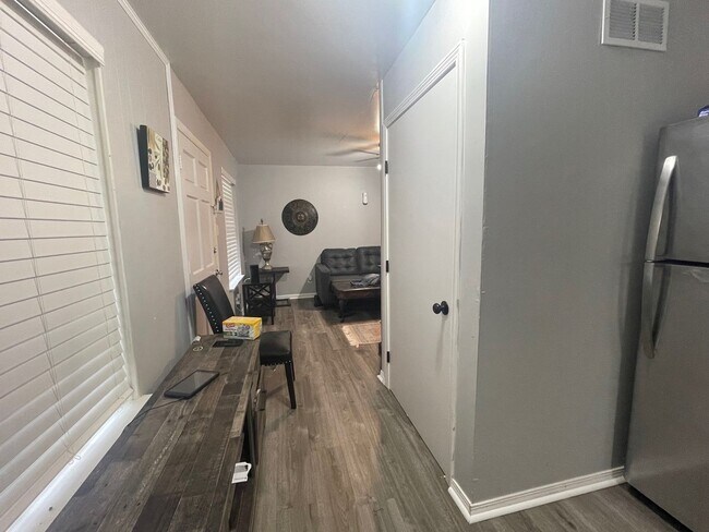 Photo - 2201 Scott St Apartments Unidad 10