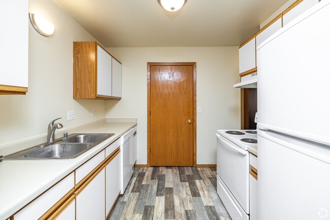 2BR, 2BA - 1,225 - Kitchen - Palmer House Apartments
