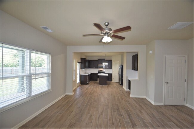 Photo - 128 Centerra Springs Dr