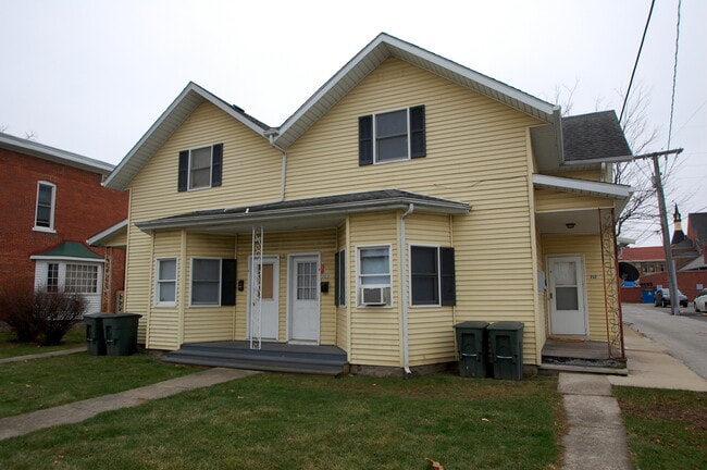 Building Photo - 212-1/2 Washington Unit 212 1/2 E Washington