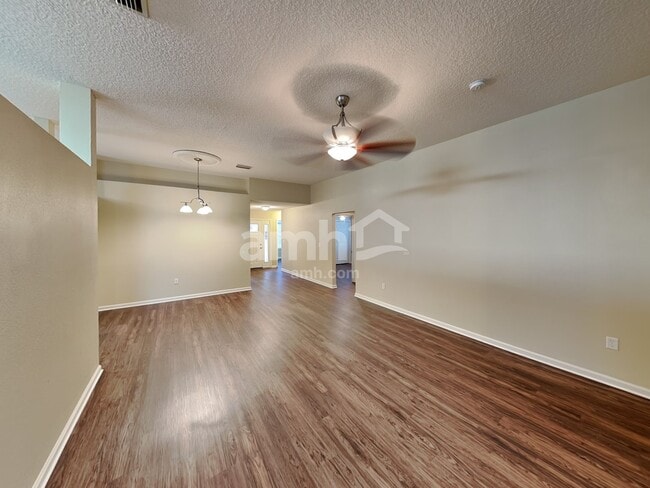 Photo - 734 Mackenzie Cir