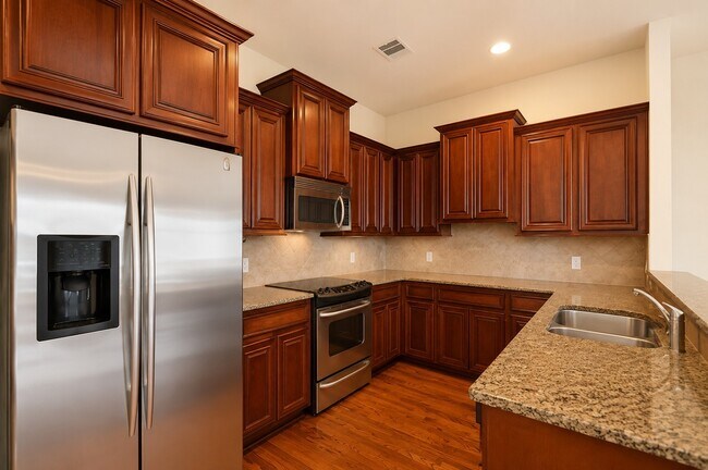 Photo - 5324 Nett St