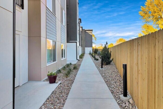 Photo - The Palisade: Modern Studio Living: Contem...