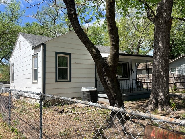 Photo - 141 S Custer Ave