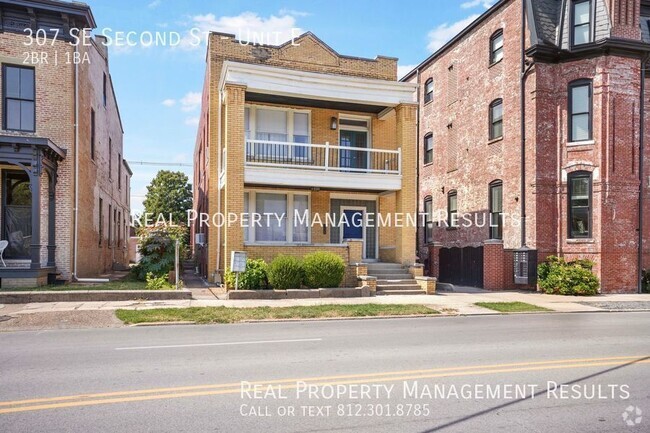 Building Photo - 2 Bedroom, 1 Bathroom Apartment Downtown Unit E