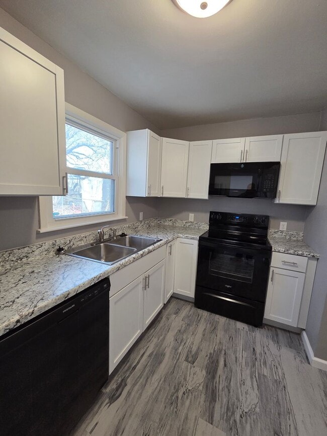 Building Photo - 715 N Kokomo Ave