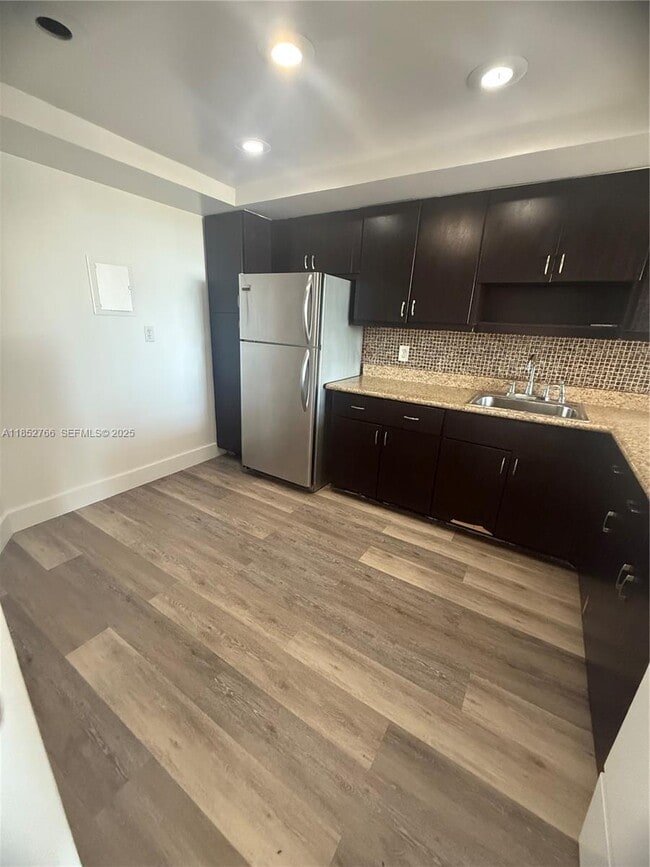 Building Photo - 1351 NE Miami Gardens Dr Unit 421E