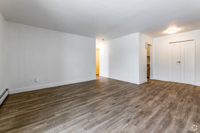 1BR, 1BA - 613SF - Living Room - 109-115 & 123 Westwood Drive