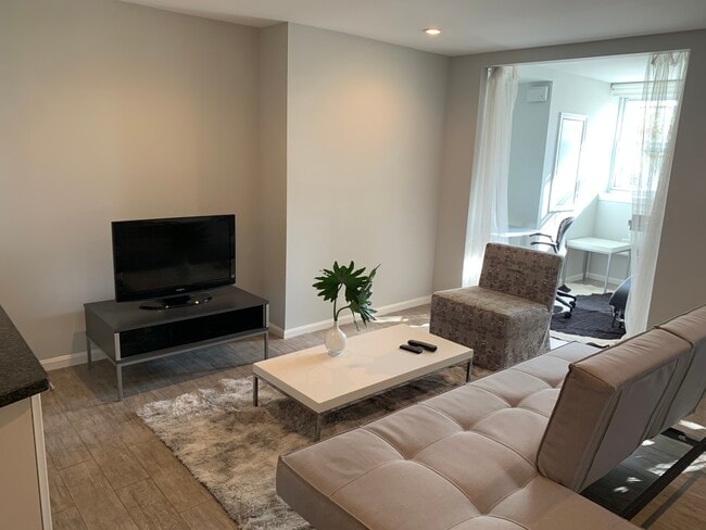 Photo - 626 G St NE Unit B