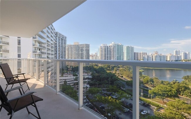 Photo - 3701 N Country Club Dr Apartamento Unidad 1504