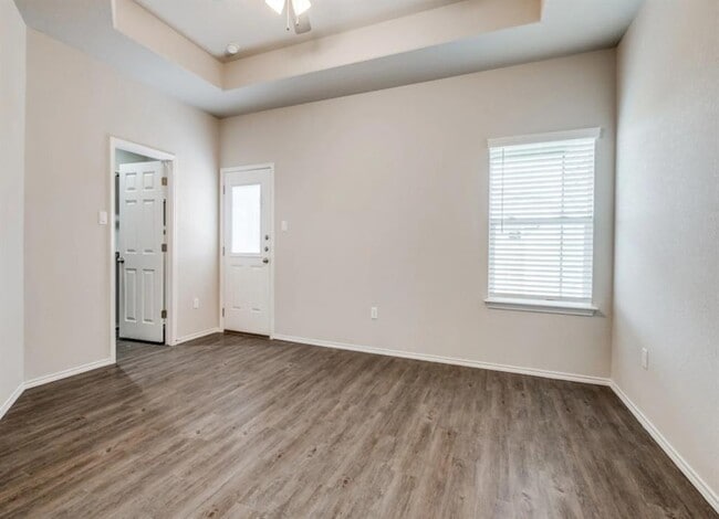 Photo - 1410 E Walnut St