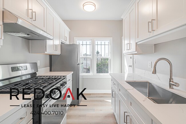 Building Photo - 1623 W 39th Pl Unit 4