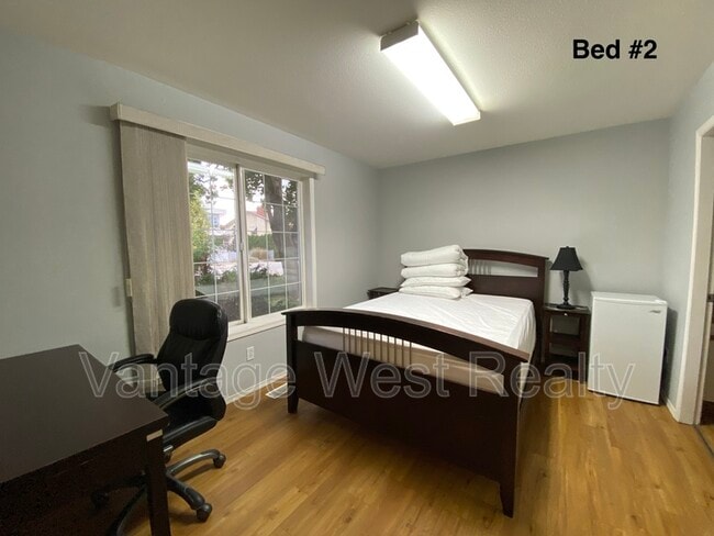 Photo - 453-453 Morrison Ave