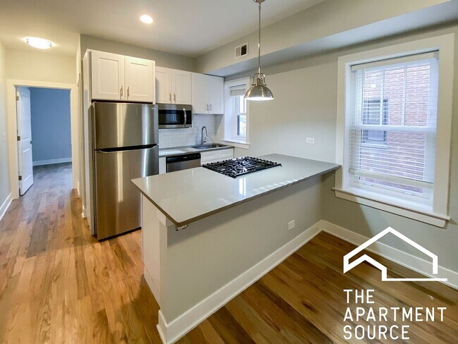 Photo - 344 W Dickens Ave