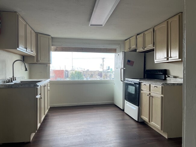Photo - 4709 S Commerce Dr Unidad 4709 B