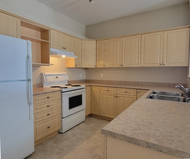 Photo - 9914-9101 101 Ave Unit 401