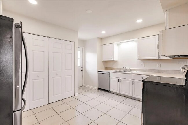 Building Photo - 1665 Florence Ave