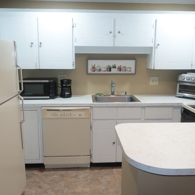 Photo - 1 Atkinson Dr Unit 3