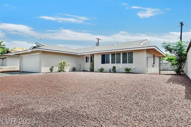 Photo - 102 Hollyhock Ln