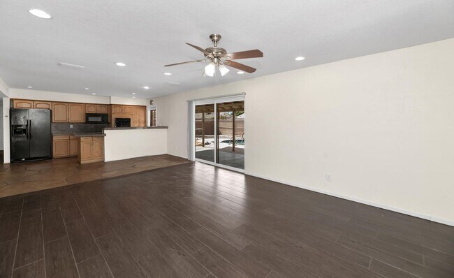 Photo - 439 E Malibu Dr