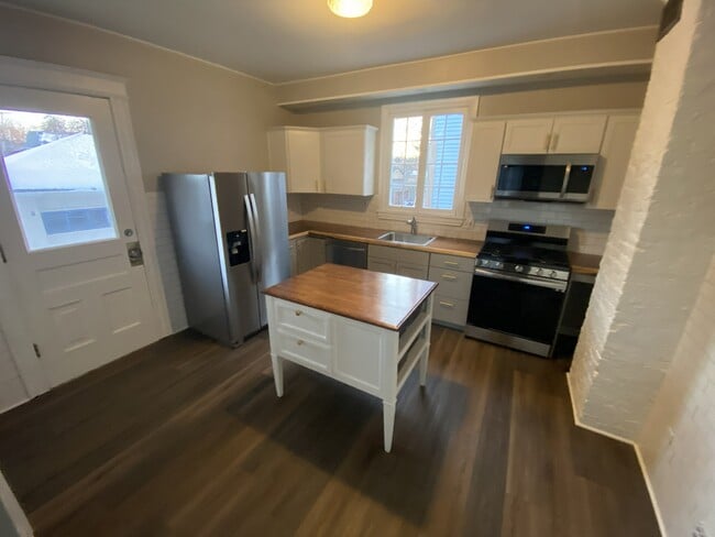 Photo - 243 Richard St Unit Lower