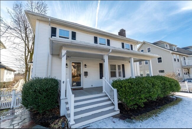 Building Photo - 1000 South St