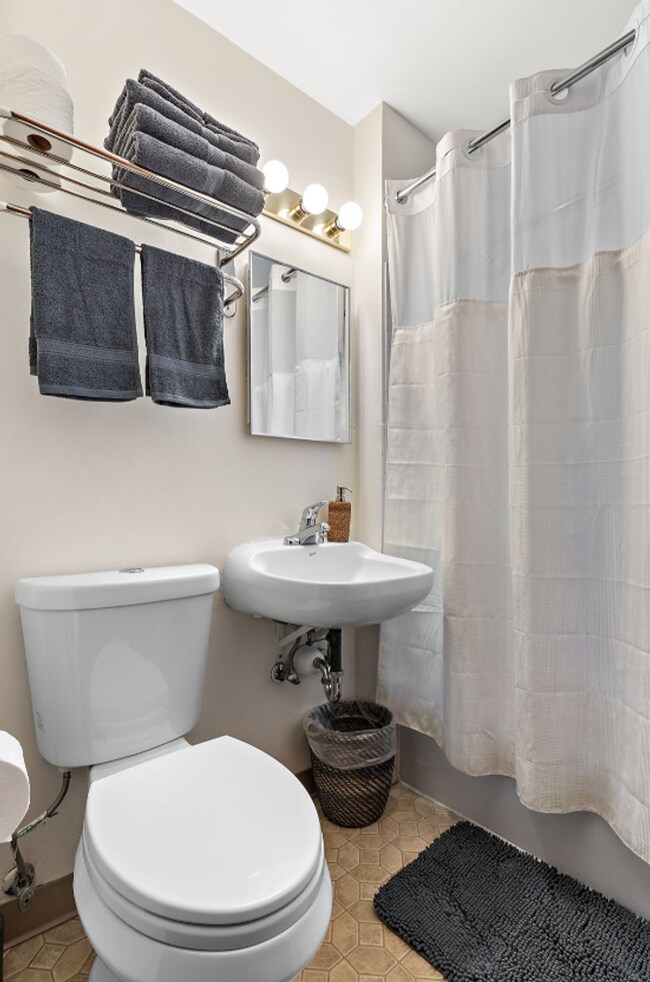 Photo - 935-937 Marshall Avenue Unit 937