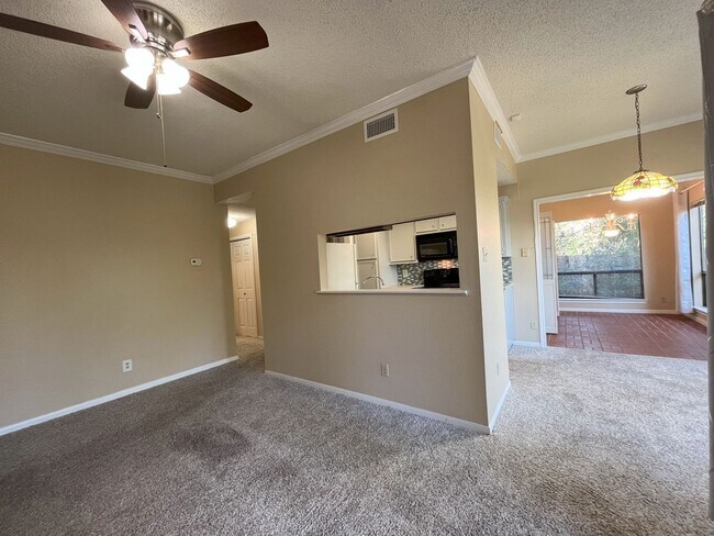 Photo - Wonderful 2/2 in Perfect Far West Location