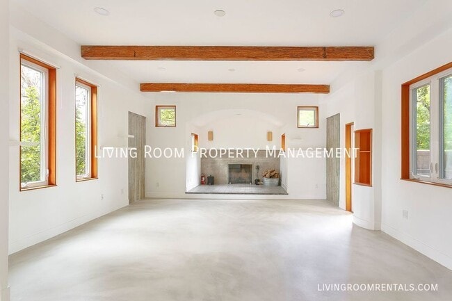 Building Photo - 8616 N Swenson-