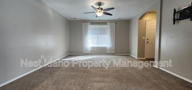 Photo - 657 N Manship Ave