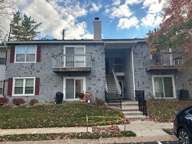 Building Photo - 13 Quince Ct