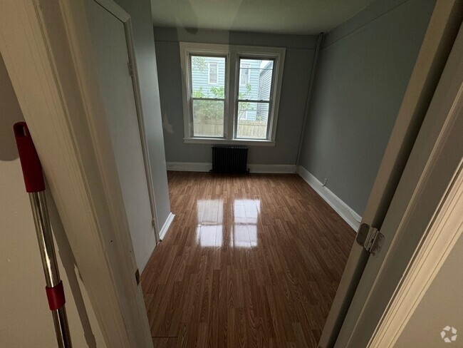 Building Photo - 136 W 30th St Unit 1R Rental
