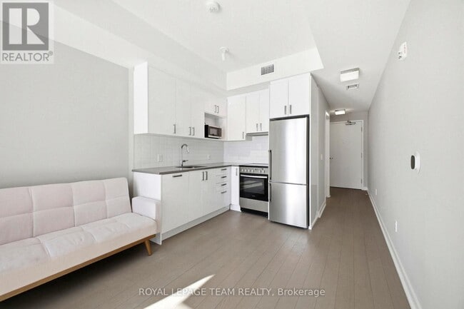 Photo - 360 Deschâtelets Ave. Unit 209
