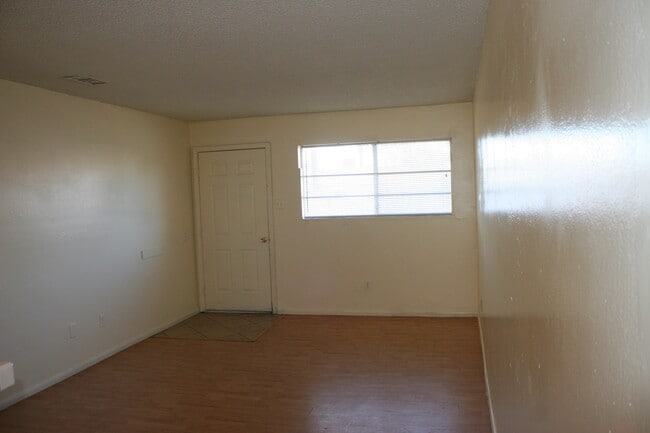 Photo - 700 Knotts St Unit D