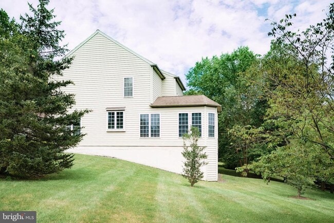 Building Photo - 15 Ridings Way