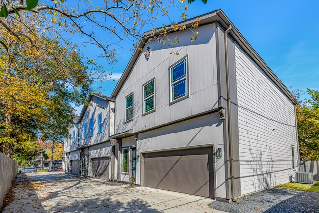 Photo - 4924 Winnetka St