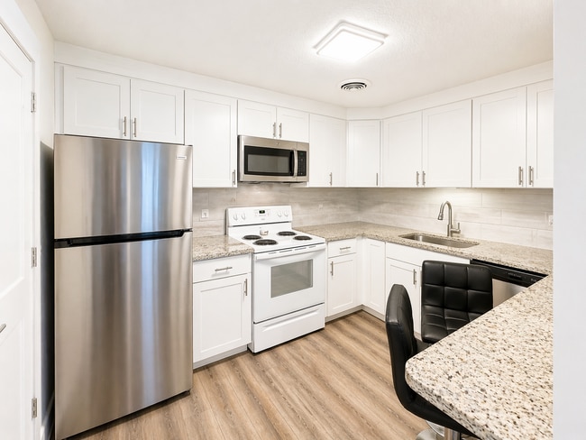 Building Photo - A1 Colonial Dr Unit 5