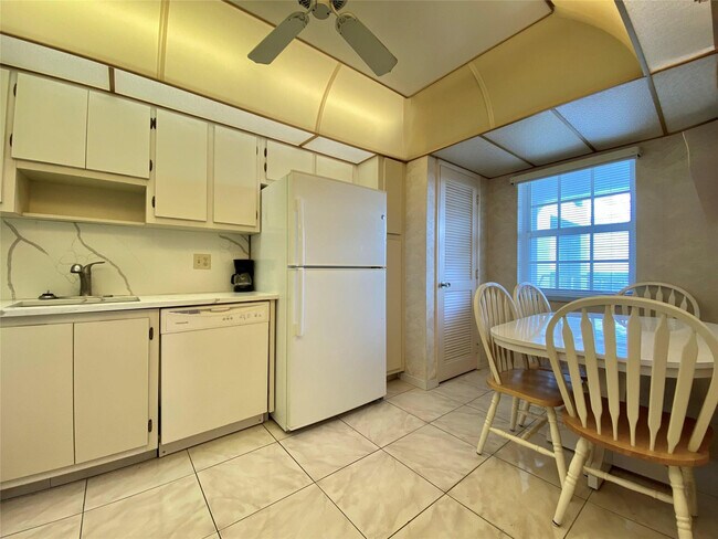 Photo - 4015 W Palm Aire Dr Unit 805