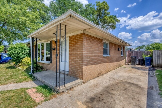 Photo - 3205 Menominee Ave