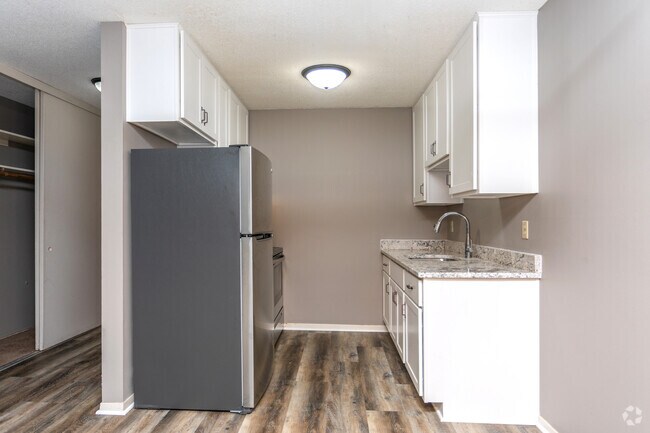 2BR, 1BA - 1,050SF - Kitchen