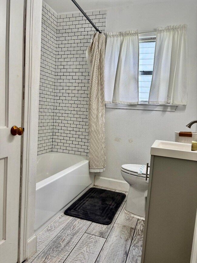 Photo - 1911 Tabor St