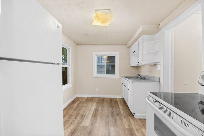 Photo - 3 Bedroom 1 Bath 2 Stall Detached Garage