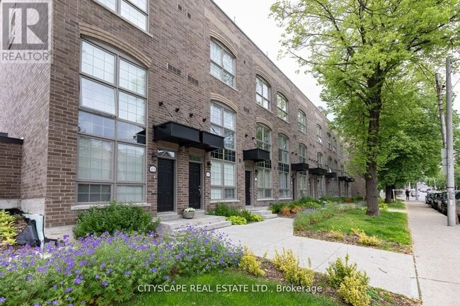 Photo - 1084 Lansdowne Ave