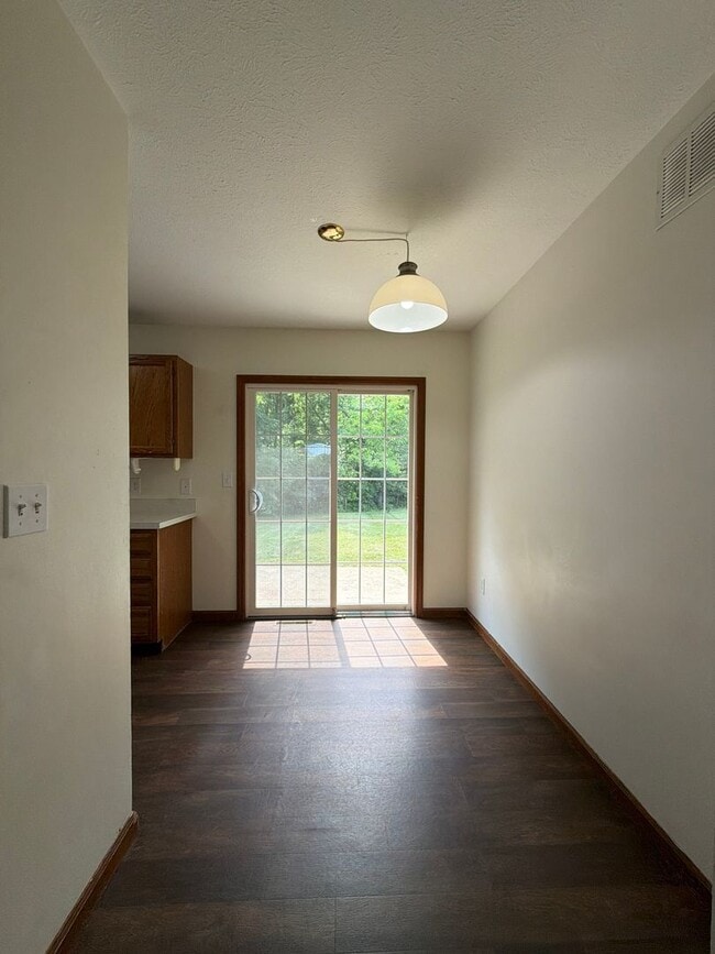 819 Colonial Manor Dr