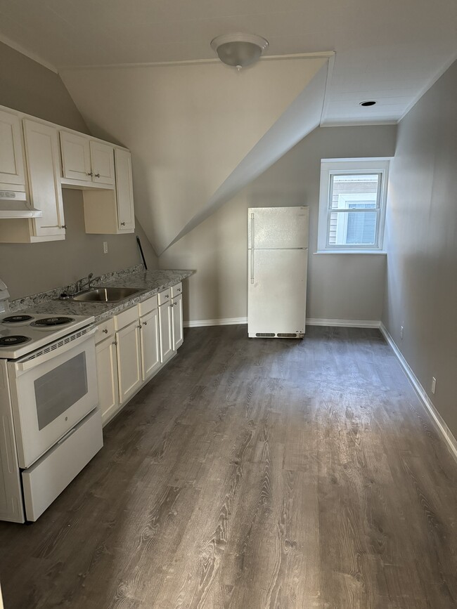 3F Kitchen B - 286-288 Grove St Unit 3F