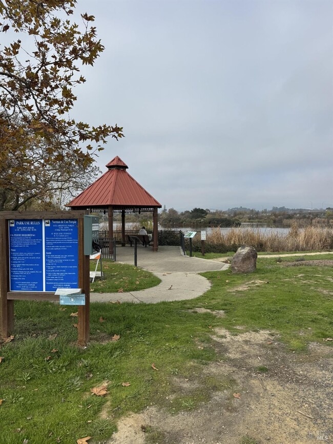 Photo - 33 Lakeview Ct