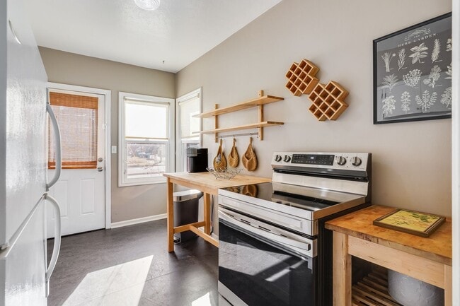 Photo - UNFURNISHED Charming 1 Bed, 1 Bath Rental Condo in Arbor Lodge neighborhood! Unit 1