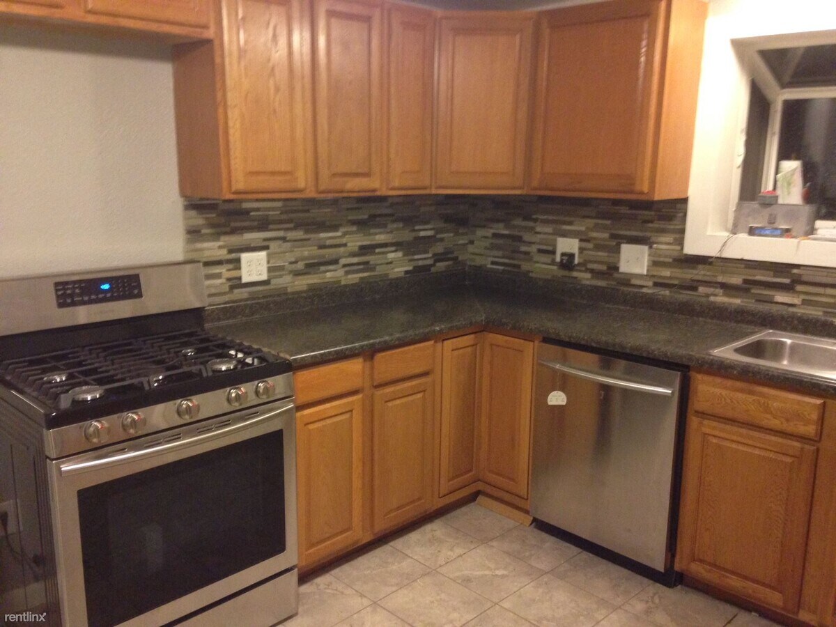 5 br, 2 bath House - 1445 Jefferson Ave - 5 br, 2 bath House - 1445 Jefferson Ave